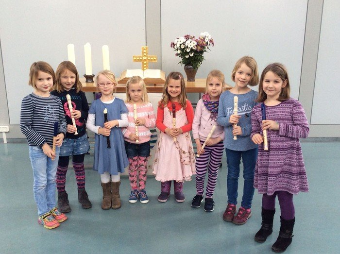 Gruppenfoto der Kinder-Blockflötengruppe in der Fliednerkirche