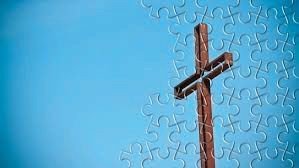 Ein Puzzle, das ein Kreuz zeigt